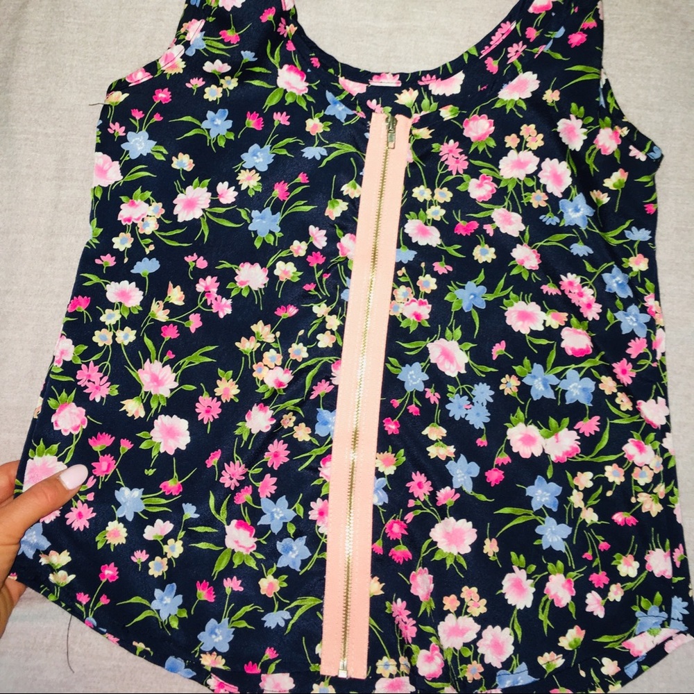 Floral top - Picture 2 of 2
